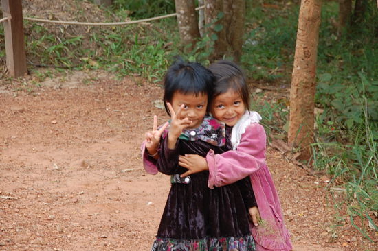die Beiden haben gerade Süssigkeiten von uns bekommen....