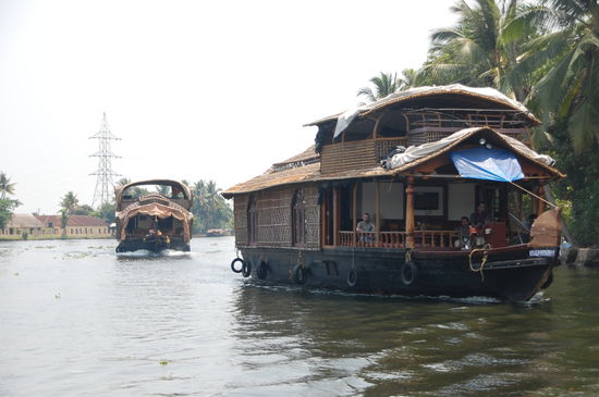 und so sehen die Touristenboote aus...