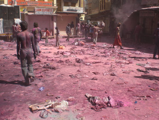 nein, hier ist nichts schlimmes passiert.... so sieht es nach Holi aus!