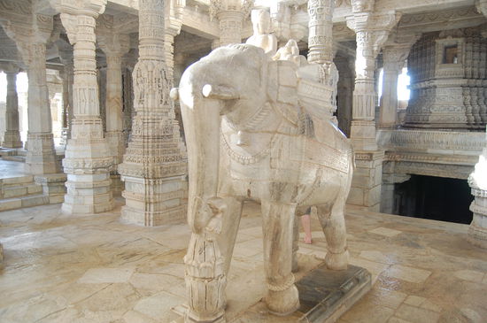 alles komplett aus Marmor