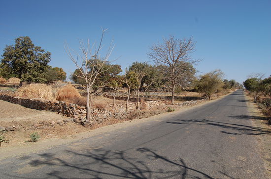 Über solche Strassen ging es heute