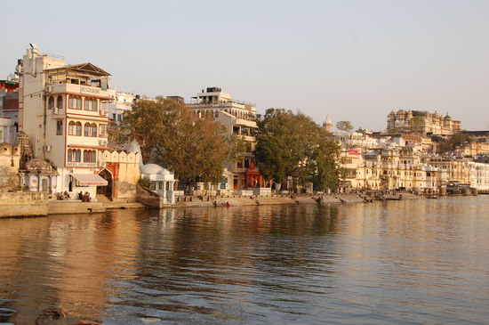 unser Hotel, das Gebäude links