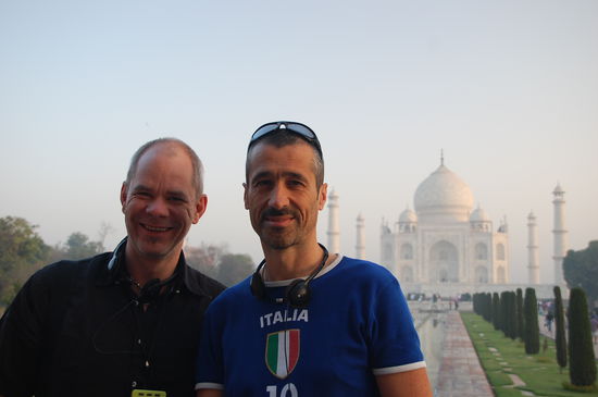 da sind wir.... ohne Farbe am Taj Mahal