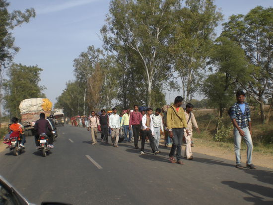 derlange Marsch zum Festival