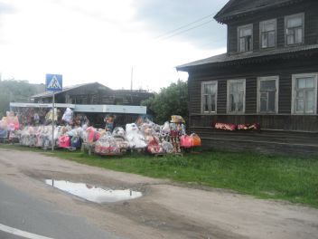 Schön in Plastikhüllen verpackte Riesen-Stofftiere