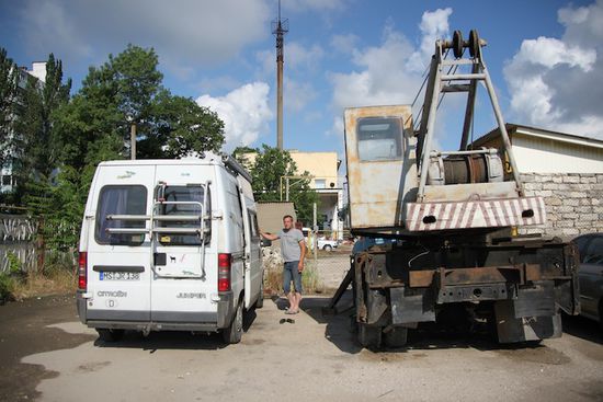 Unser Parkplatz am nächsten Morgen in Kertsch