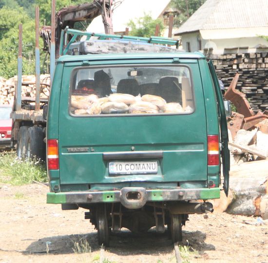 Es gibt auch andere Transportfahrzeuge, hier wird Brot in die Berge geliefert