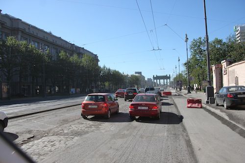 So können Hauptverkehrsstraßen auch aussehen, hier ein Beispiel noch aus Sankt Petersburg
