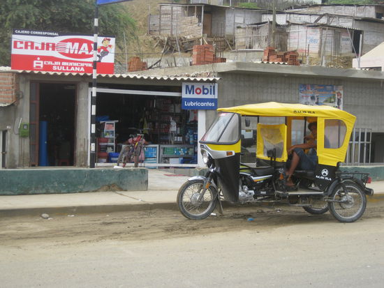 Mototaxi in Punta Sal