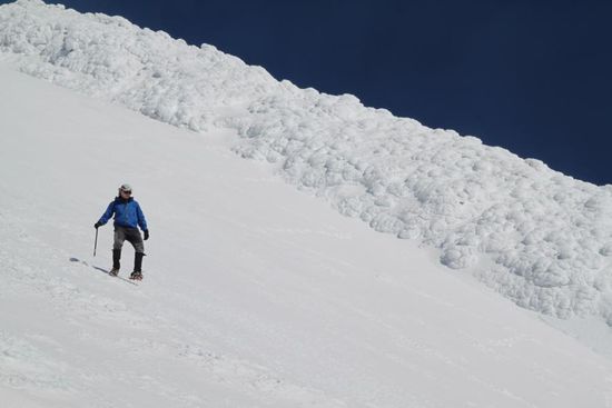 Carlos im 40º steilen Eisfeld