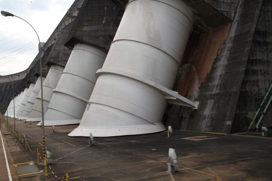 120 m lange Fallrohre mit 10 m Durchmesser