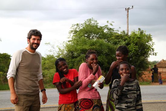 Soll ich nun laecheln oder vor Scham ein Loch graben?