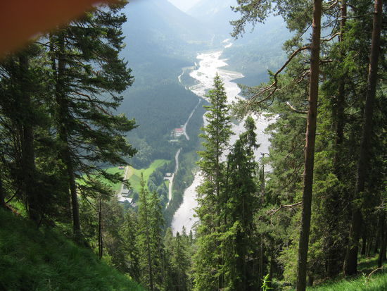 Abstieg nach Vorderriss, an der Grenze zu Österreich