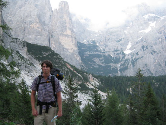 Vor dem gewaltigen Felsmassiv der Moiazza