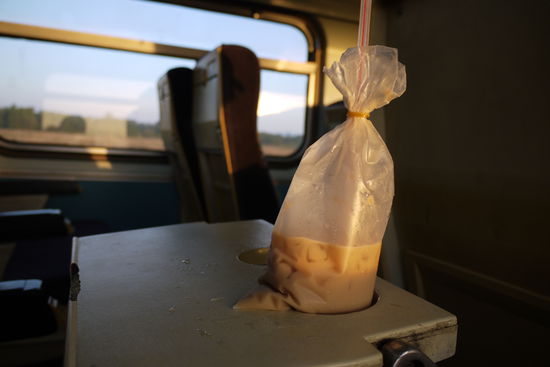 Eiskaffee aus der Plastiktüte