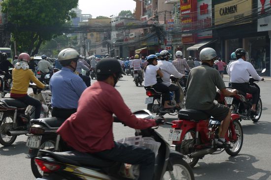 Motorraeder...6,5 Millionen Einwohner, jeder hat eines