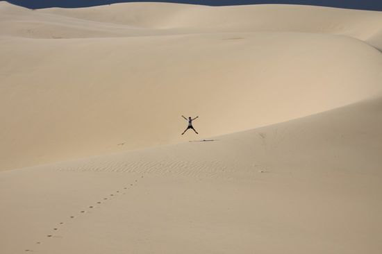 Alex auf der weißen Düne - nichts als Sand