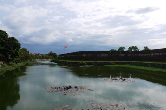 Vor der ersten Mauer