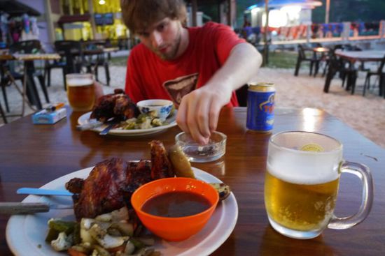 Lecker-Hühnchen mit einem kühlen Bier