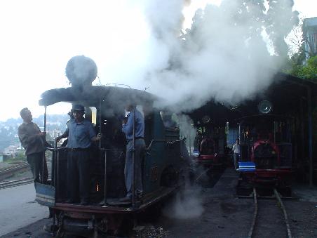 Die tolle kleine Toytrain, mit der wir fahren wollten, die aber dann ploetzlich kaputt war. Kein Wunder dass sie zum Weltkulturerbe gehoert...