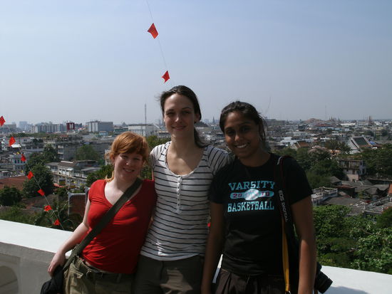 Die drei von der Tankstelle auf dem Weg zur Spitze des Golden Mount.