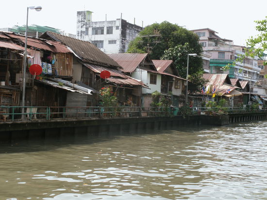 Am Klong entlang zu Fuss...