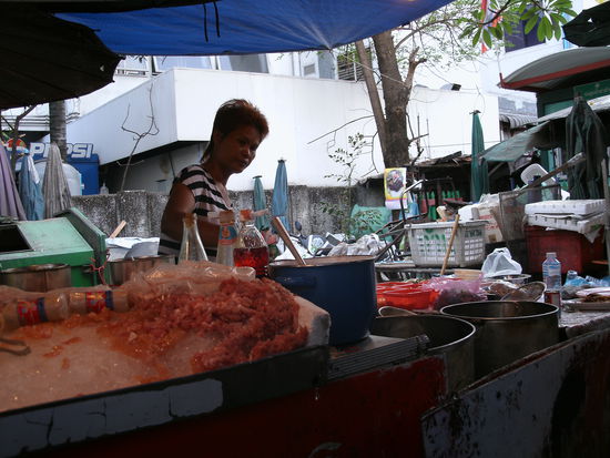 Und diese nette Dame hat es uns gekocht, wie eine Mutter!