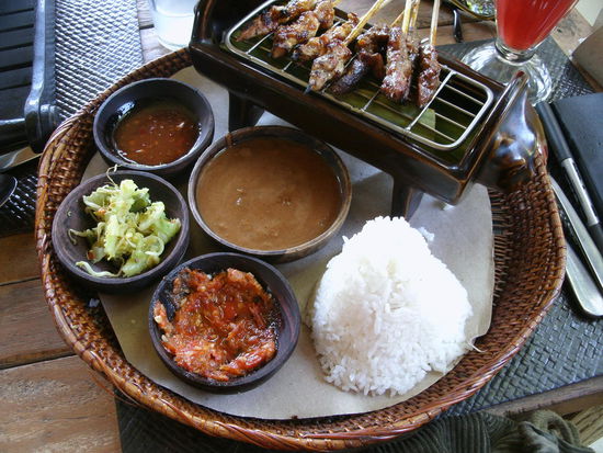 Saté mit Erdnusssauce