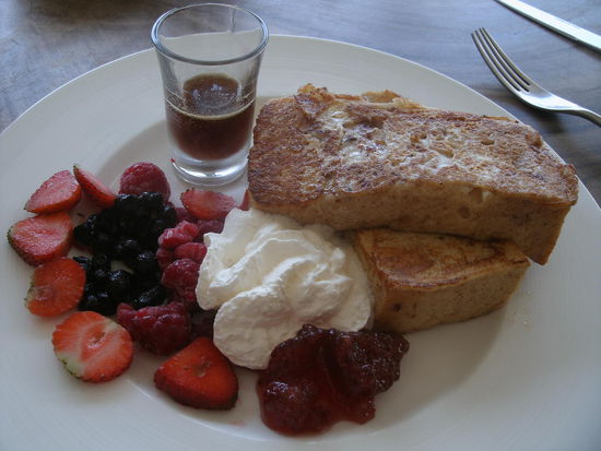 Cinnemon-Bread im MAYA in der Jl Pantai Sindhu no 7.