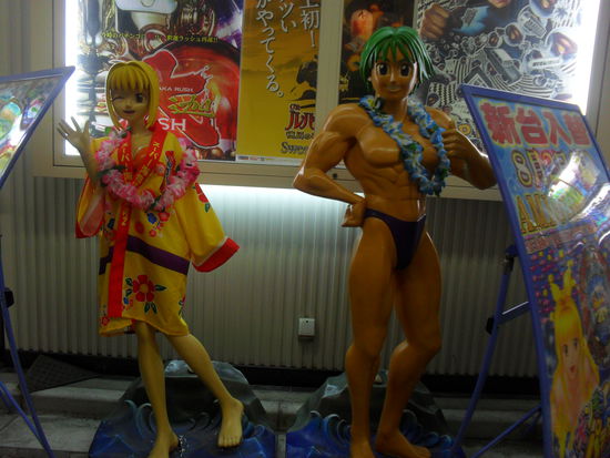 typisch japanischer Mann / japanische Frau? Zumindest in Akihabara nicht so wirklich ungewöhnlich ;D