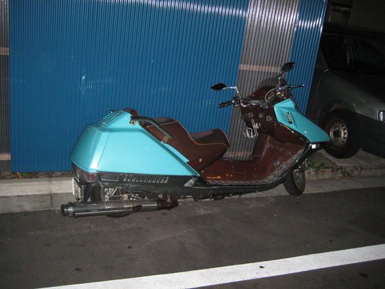 Roller sind hier scheinbar recht im Trend, auch solche "Geschosse" sind keine Seltenheit