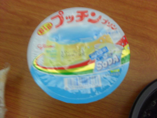 Patricias Nachtisch: Vanillepudding mit Soda... schmeckt wie die rote Umhüllung von BumBum Eis 