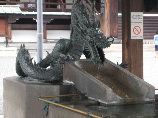 wieder ein Drachen-Wasserspeier - aber diesmal ein großer!