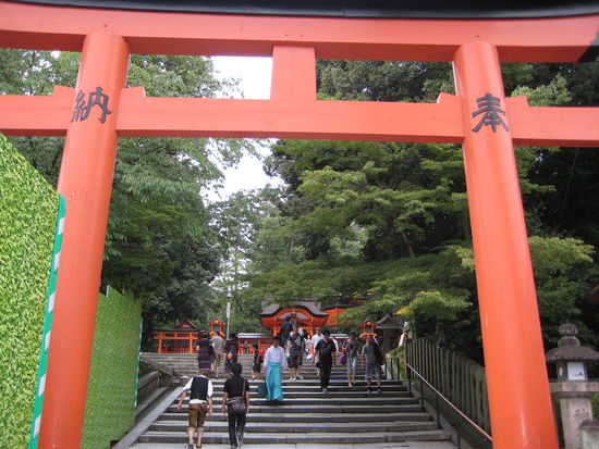 einen Geistlichen mussten wir doch auch noch einfangen  (der mit der hellblauen Hose)