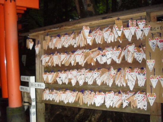 Wunsch-Tafeln in Fuchskopfform... danach war nichts mehr mit Fotos, weil wir am Kämpfen und Fluchen und Genervt-Sein waren  Nur, dass es danach noch locker 1,5 Std gedauert hat, bis wir dem Ganzen entfliehen konnten...