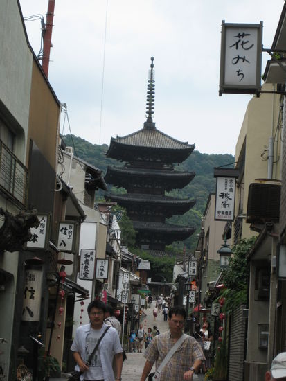 Die Yasaka Pagode überragt alles in Gion