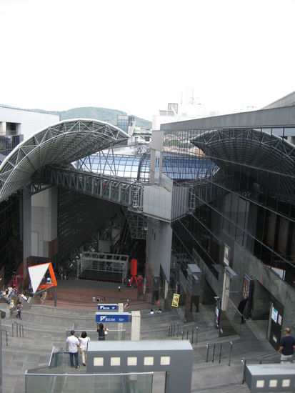 Blick auf den Hbf. Kyoto von oben...