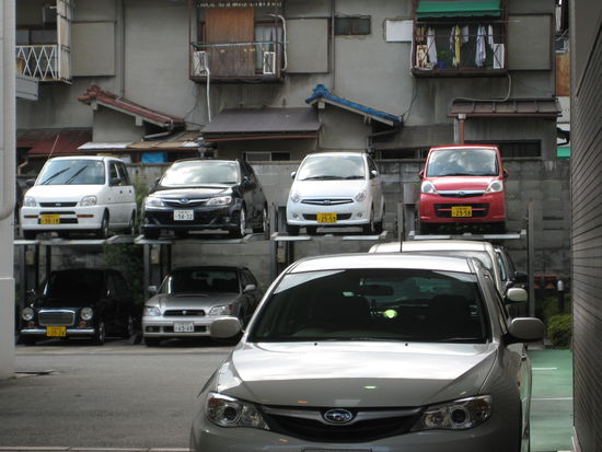 intelligentes Parksystem im Hinterhof