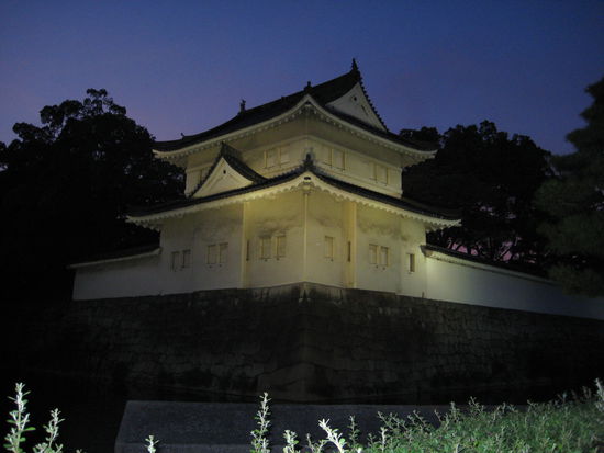 Am Sonntag wurde der Palast am Abend beleuchtet und der Innenhof mit einem Lichtspiel versehen. Sehr schön! Leider habe ich vom Palast selber keine guten Aufnahmen hinbekommen, aber so konnten wir uns auch mal einfach auf unsere Augen und das Gesehene konzentrieren 