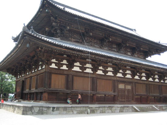 So langsam bin ich extrem müde und suche fürs erste die Namen nicht mehr raus. Das hole ich später nach... Aber es war alles auf dem Gelände des Toji Tempels. Entschuldigt bitte...