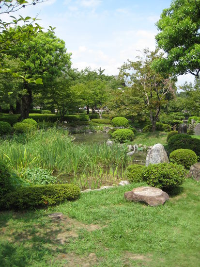 Herrlicher japanischer Garten vor dem Toji Tempel.. sogar mit Schildkröten und Kranich 