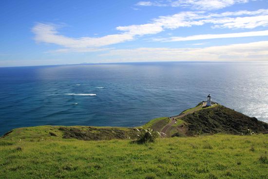 Cape Reinga (links das Tasmanische Meer und rechts der Pazifische Ozean; in der Mitte treffen sie sich  )