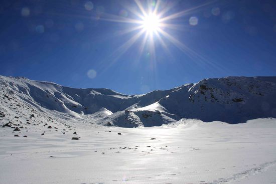 ... und endet im ersten Krater.