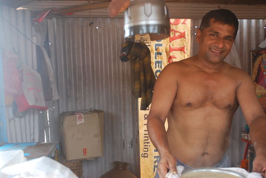 Absolut zu empfehlen sind alle Straßenimbisse, vor allem wenn eine große Menschentraube davorsteht. Wie bei Babu, bei dem ich die letzte Woche fast ausschließlich gegessen habe.