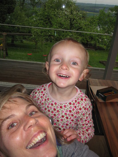 Ida macht eine Frisur fuer Tante Nici...