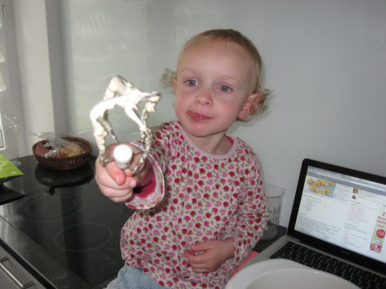 Ida und ich backen das letzte Mal zusammen fuer laengere Zeit...