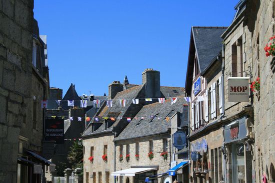 Die Mainstreet mit Flaggensymbolen.