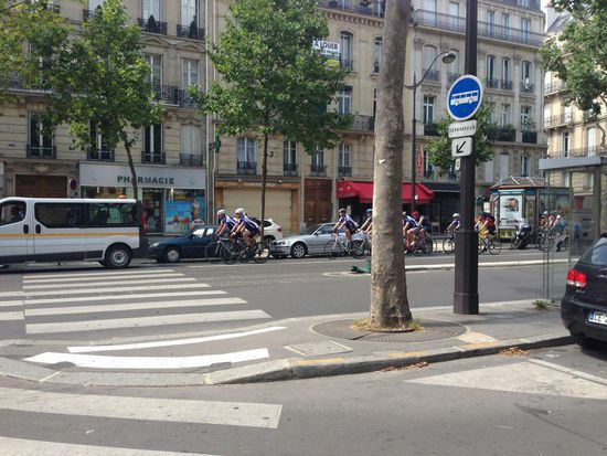 Paris im Fahrradfieber und die ersten Radler...