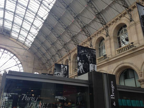 Der Bahnhof mit seinen vielen Shops.