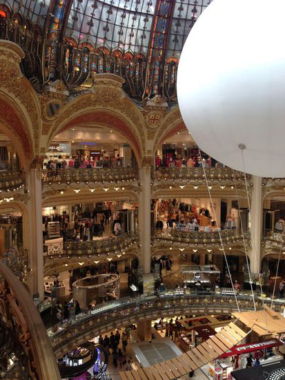 Aktuell mit einer Heissluftballon-Installation. Ein bisschen Deko muss schon her...